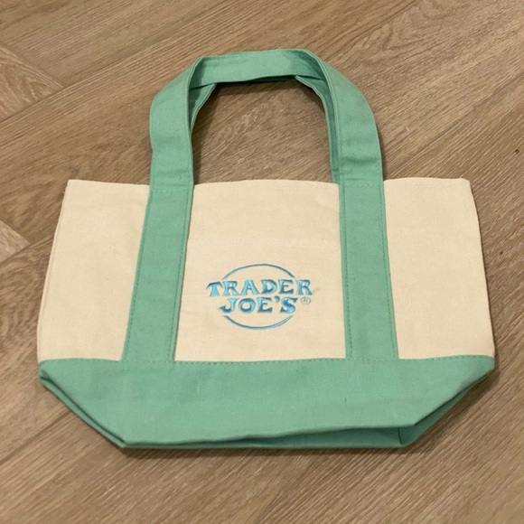 Trader Joe’s Viral Mini Pastel Green Canvas Tote New Without Tag - Picture 3 of 4